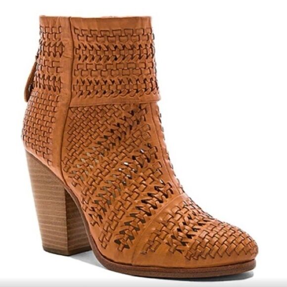 Rag&Bone Leather Newbury Bootie
Boot Tan/Lt.Brown Size 39 - Picture 2 of 16
